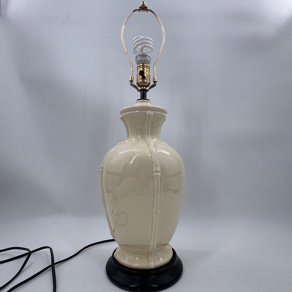 Vintage Chinoiserie Faux Bamboo Ceramic Urn Table Lamp - Picture 10 of 11